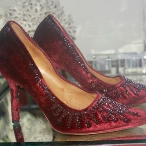 Gucci (Tom Ford) bejeweled burgundy velvet pumps